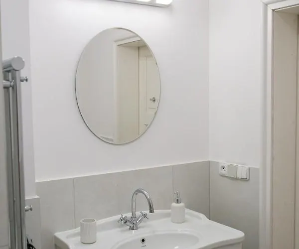 Velky 3-izbovy Bratislava-stare Mesto شقة