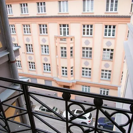 Velky 3-izbovy Bratislava-stare Mesto Apartment *